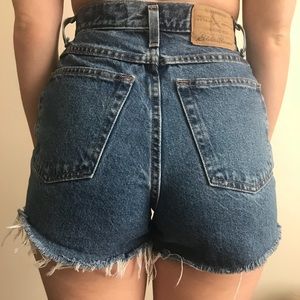 Vintage high waisted shorts. Fits like a size 2-4.